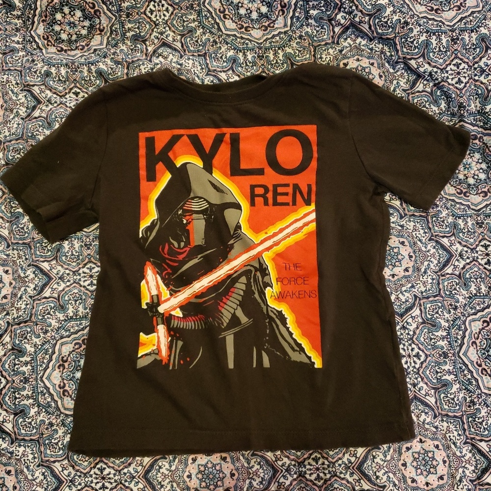 Old navy Kylo ren collectible tshirt